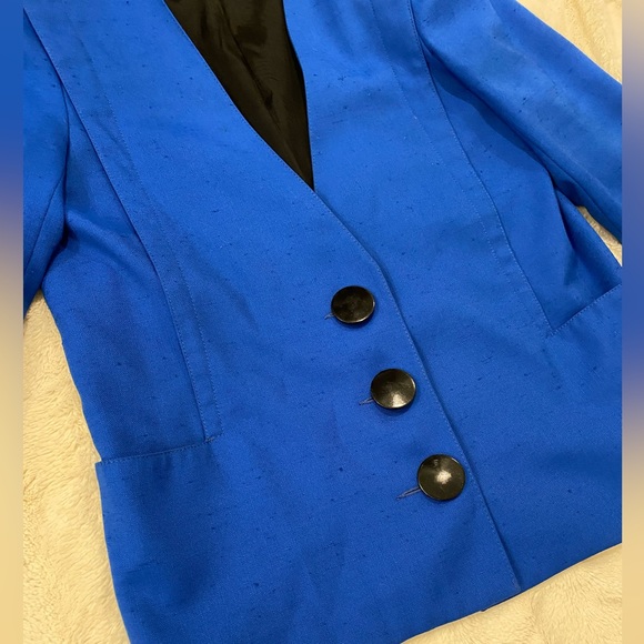 VINTAGE Royal Blue Structured Blazer with Large Black Buttons| Modern Size XS/S - Picture 3 of 7